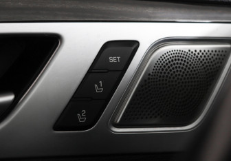 Подержанный автомобиль Genesis G80 2019 года (20 фото)