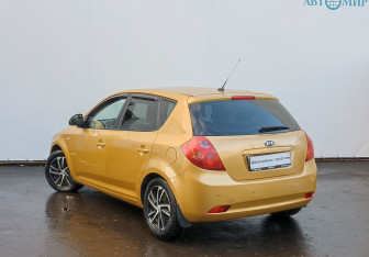Подержанный автомобиль Kia Ceed Hatchback 2009 года (7 фото)