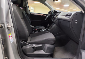 Подержанный автомобиль Volkswagen Tiguan 2019 года (10 фото)