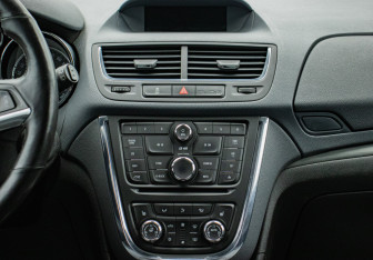 Подержанный автомобиль Opel Mokka 2013 года (14 фото)