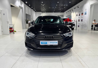 Подержанный автомобиль Audi A3 Hatchback 2016 года (2 фото)