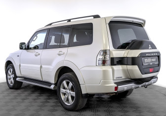Подержанный автомобиль Mitsubishi Pajero 2018 года (6 фото)
