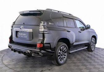 Подержанный автомобиль Toyota Land Cruiser Prado 2022 года (5 фото)