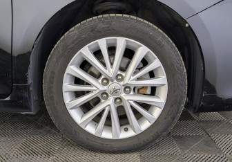 Подержанный автомобиль Toyota Camry Sedan 2015 года (12 фото)