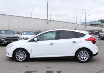 Подержанный автомобиль Ford Focus Hatchback 2011 года (8 фото)