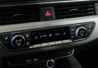 Подержанный автомобиль Audi A4 Sedan 2019 года (16 фото)
