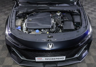 Подержанный автомобиль Changan UNI-V 2023 года (9 фото)