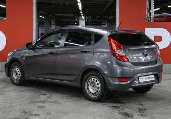 Подержанный автомобиль Hyundai Solaris Hatchback 2013 года (7 фото)
