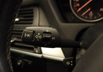 Подержанный автомобиль BMW X5 2012 года (12 фото)