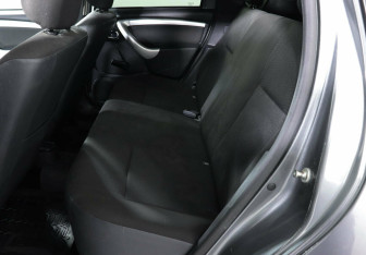 Подержанный автомобиль Nissan Terrano 2014 года (9 фото)