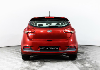 Подержанный автомобиль Kia Ceed Hatchback 2012 года (4 фото)