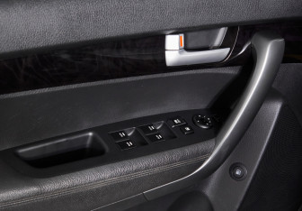 Подержанный автомобиль Kia Sorento 2014 года (15 фото)