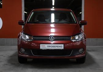 Подержанный автомобиль Volkswagen Polo Sedan 2013 года (2 фото)