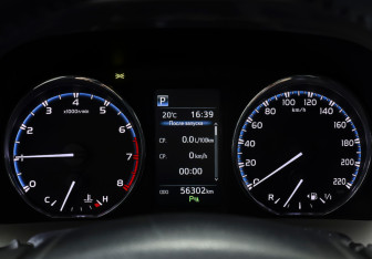 Подержанный автомобиль Toyota RAV4 2016 года (15 фото)