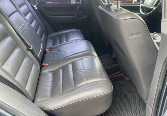 Подержанный автомобиль Volkswagen Touareg 2006 года (11 фото)