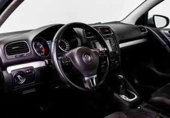 Подержанный автомобиль Volkswagen Golf Hatchback 2011 года (11 фото)