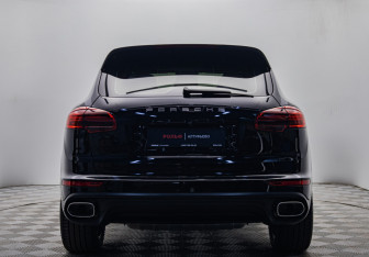 Подержанный автомобиль Porsche Cayenne 2015 года (4 фото)