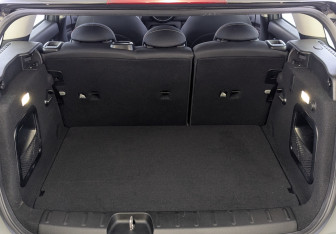 Подержанный автомобиль MINI Clubman Wagon 2021 года (10 фото)