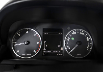 Подержанный автомобиль Land Rover Discovery 2013 года (11 фото)