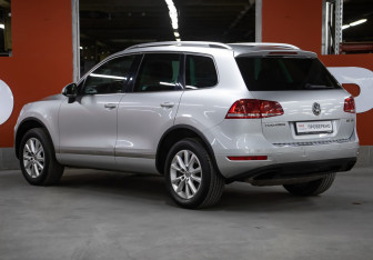 Подержанный автомобиль Volkswagen Touareg 2011 года (7 фото)