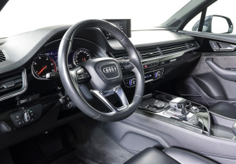 Подержанный автомобиль Audi Q7 2018 года (15 фото)