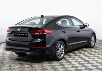 Подержанный автомобиль Hyundai Elantra Sedan 2017 года (3 фото)