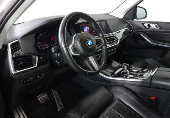 Подержанный автомобиль BMW X5 2019 года (11 фото)