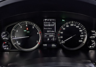 Подержанный автомобиль Lexus LX 2018 года (16 фото)