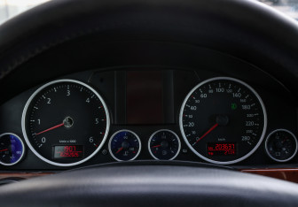 Подержанный автомобиль Volkswagen Touareg 2008 года (12 фото)