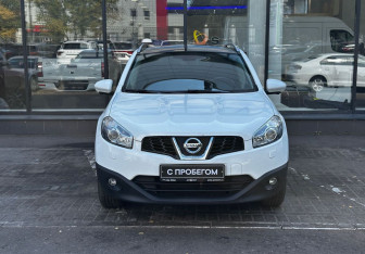 Подержанный автомобиль Nissan Qashqai 2012 года (2 фото)