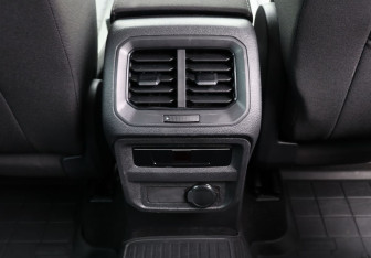 Подержанный автомобиль Volkswagen Tiguan 2021 года (23 фото)