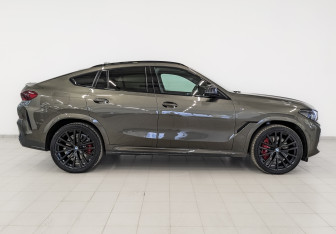 Подержанный автомобиль BMW X6 2022 года (4 фото)