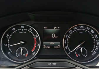 Подержанный автомобиль Skoda Superb Liftback 2018 года (25 фото)