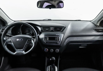 Подержанный автомобиль Kia Rio Sedan 2015 года (7 фото)