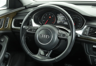 Подержанный автомобиль Audi A6 Sedan 2012 года (19 фото)