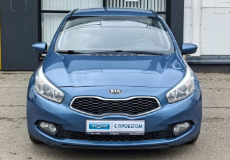 Подержанный автомобиль Kia Ceed Hatchback 2012 года (2 фото)