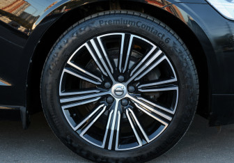 Подержанный автомобиль Volvo S60 2019 года (23 фото)