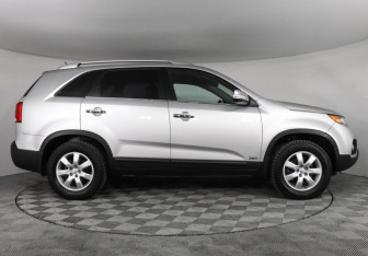 Подержанный автомобиль Kia Sorento 2012 года (4 фото)