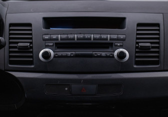 Подержанный автомобиль Mitsubishi Lancer Sedan 2008 года (14 фото)