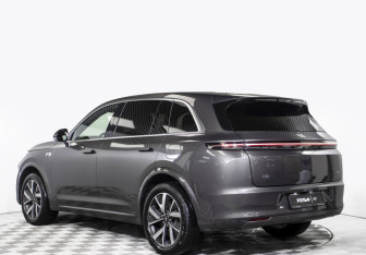 Подержанный автомобиль LiXiang L7 2023 года (7 фото)