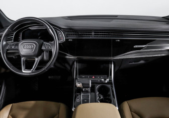 Подержанный автомобиль Audi Q7 2021 года (12 фото)