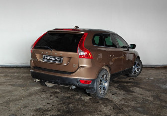 Подержанный автомобиль Volvo XC60 2012 года (6 фото)