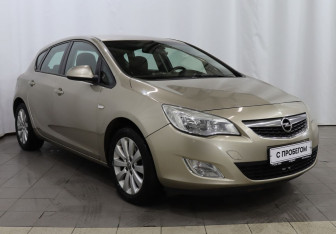 Подержанный автомобиль Opel Astra Hatchback 2011 года (3 фото)