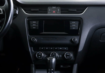 Подержанный автомобиль Skoda Octavia Liftback 2015 года (12 фото)