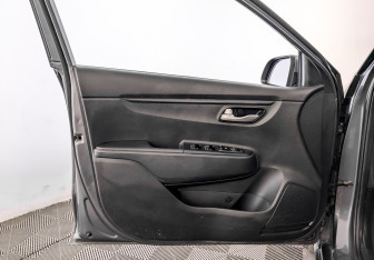 Подержанный автомобиль Kia Rio Hatchback 2021 года (19 фото)