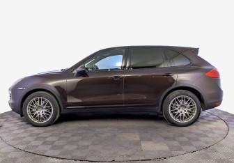 Подержанный автомобиль Porsche Cayenne 2014 года (8 фото)