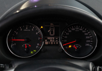 Подержанный автомобиль Nissan Qashqai 2012 года (14 фото)