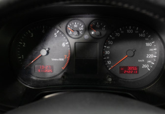 Подержанный автомобиль Audi A3 Hatchback 2001 года (12 фото)