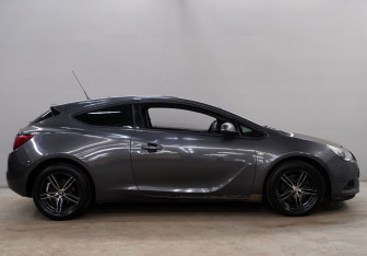 Подержанный автомобиль Opel Astra Hatchback 2012 года (8 фото)