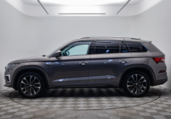 Подержанный автомобиль Skoda Kodiaq 2023 года (2 фото)